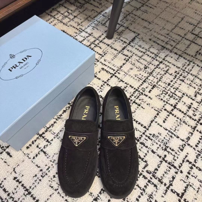 Pra*a leather shoes